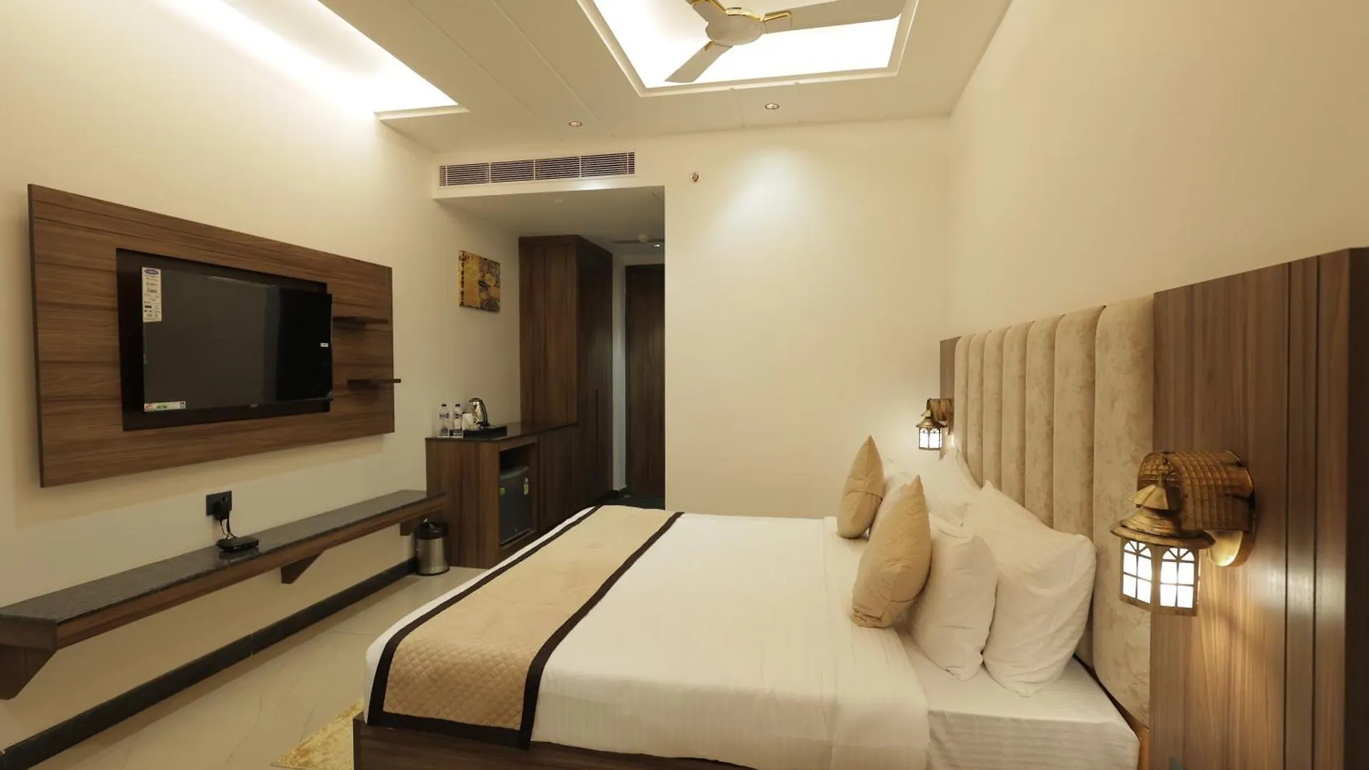 Snj Taj Grand Hotel Agra  3*, Agra (Uttar Pradesh)